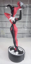 Load image into Gallery viewer, HARLEY QUINN FEMME FATALES STATUE
