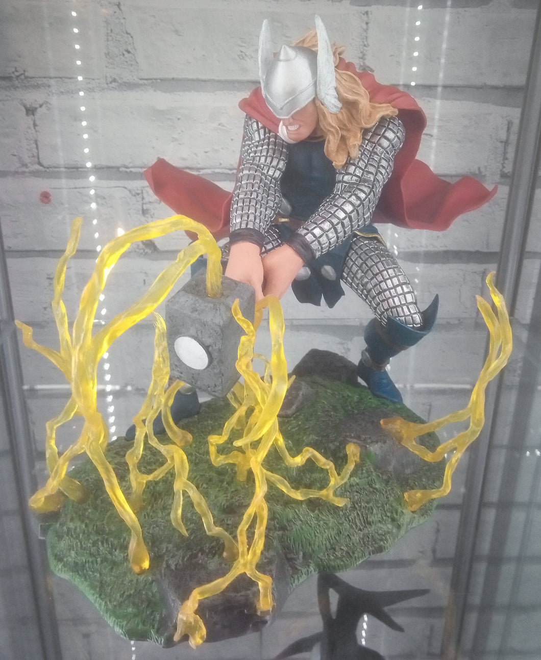 THE MIGHTY THOR Statue by diamond Gallery