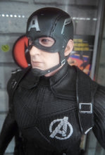 Load image into Gallery viewer, HOT TOYS TEN YEARS OF MARVEL STUDIOS CAPTAIN AMERICA CONCEPT ART VERSION
